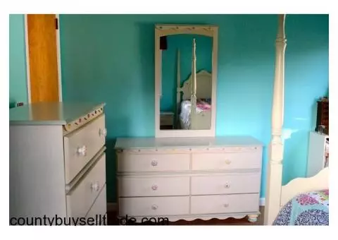Girl's Bedroom Set